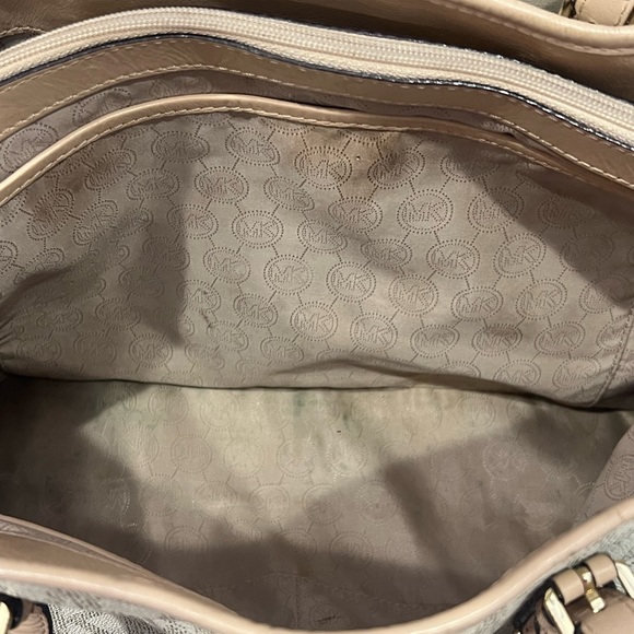 GIVEAWAY Michael Kors Beige Tote Bag - Picture 6 of 9